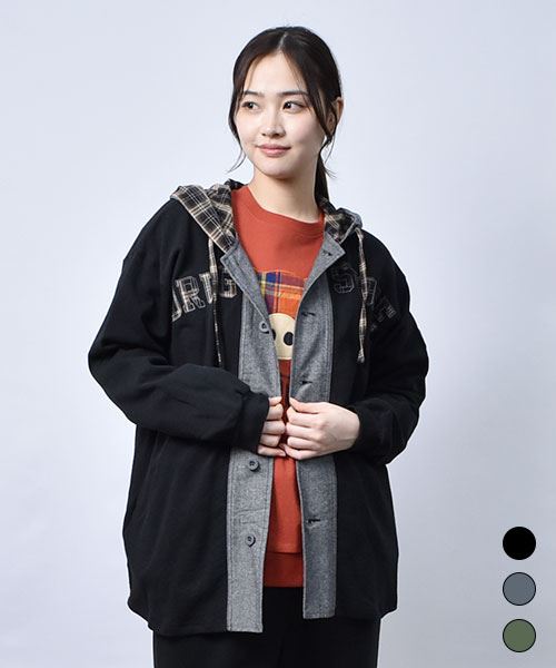 【パーカー】 重ね着風 ロゴアップリケ パーカー